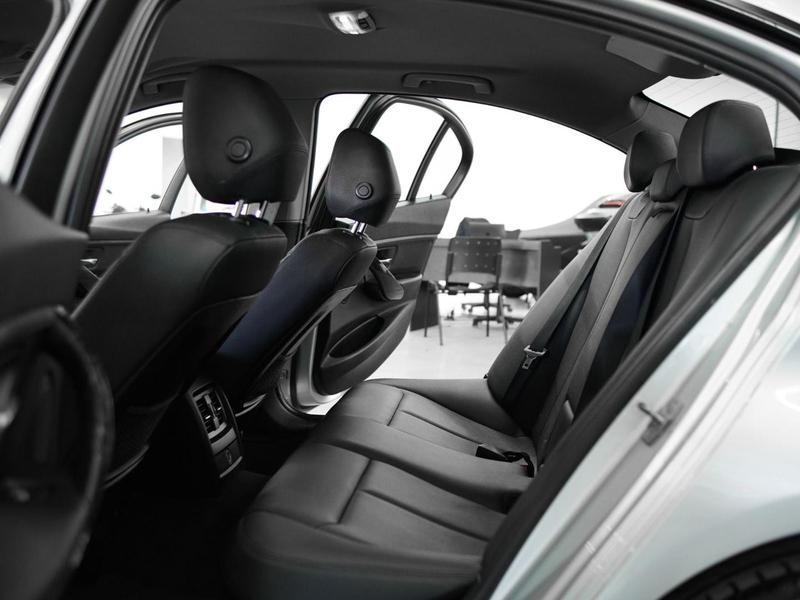 BMW 320i Active Flex - foto 12