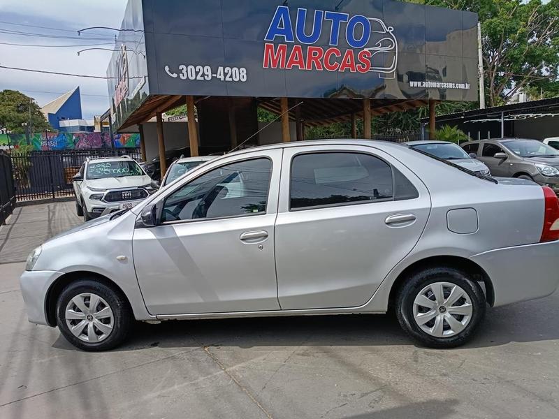 Toyota Etios 2016 à venda