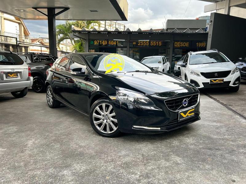 VOLVO V40 T4