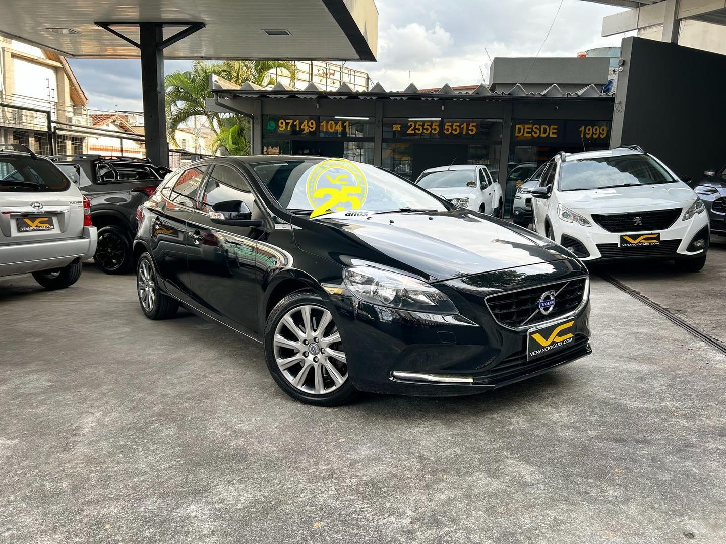 VOLVO V40 T4
