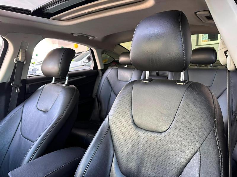 Ford Fusion Hybrid - foto 16