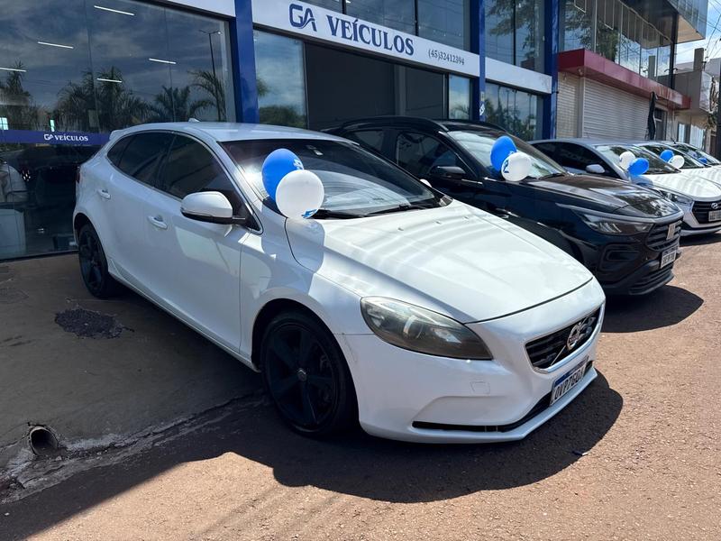 VOLVO V40 T4 DYNAMIC