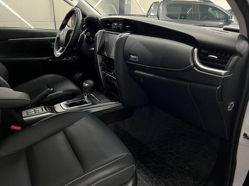 Toyota SW4 Dsl 4X4 Srx Platinum At 7s - foto 13