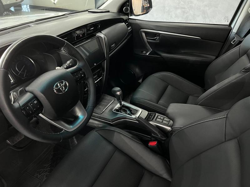 Toyota SW4 Dsl 4X4 Srx Platinum At 7s - foto 10