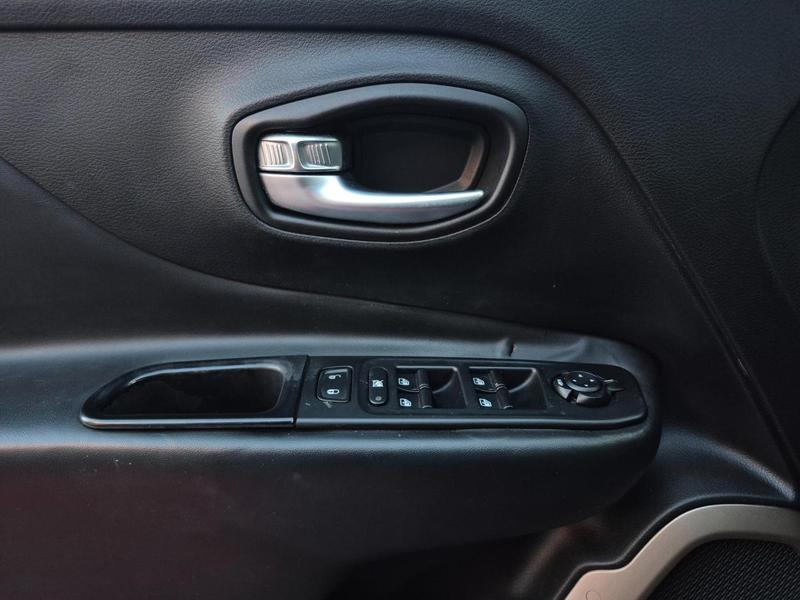 Jeep Renegade Limited 1.8 4X2 Flex 16V Aut. - foto 8