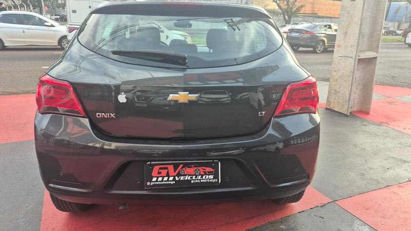 Chevrolet Onix Hatch LT 1.0 8V Flexpower 5P Mec. - foto 7
