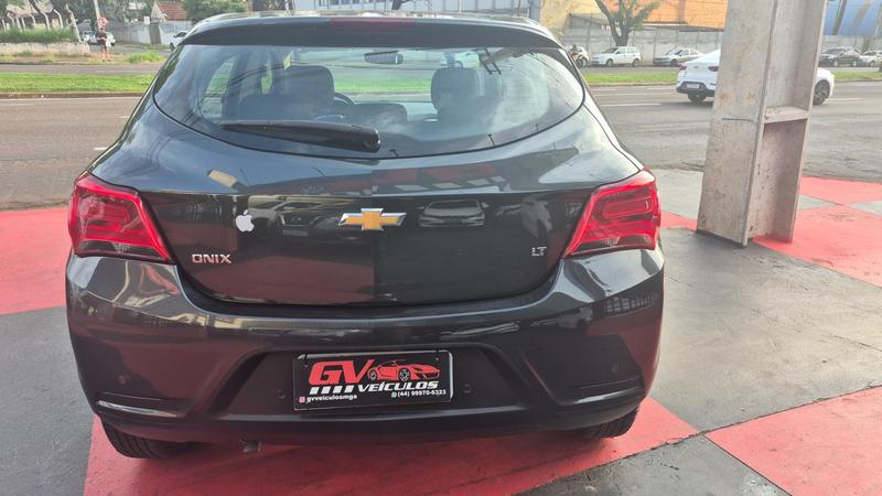 Chevrolet Onix Hatch LT 1.0 8V Flexpower 5P Mec. - foto 6
