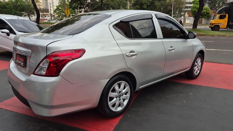 Nissan Versa 1.0 - foto 4