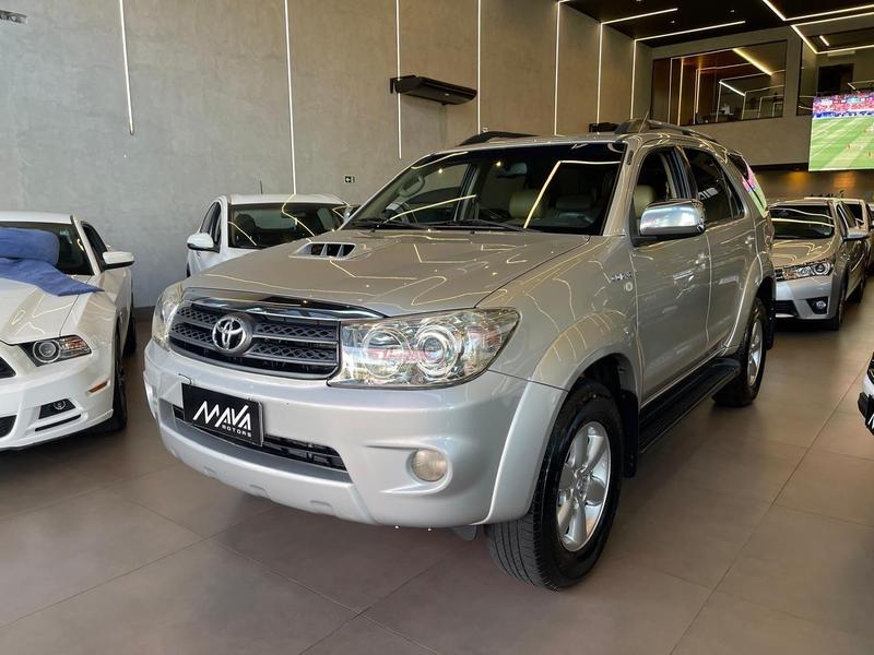 TOYOTA HILUXSW4 SRV4X4