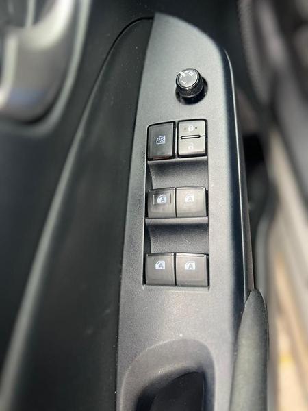 Toyota Yaris Hatch Xl 1.3 Automático - foto 12