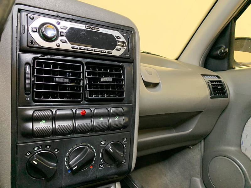 Volkswagen Gol 1.0 Mi 16V Plus 4P - foto 11