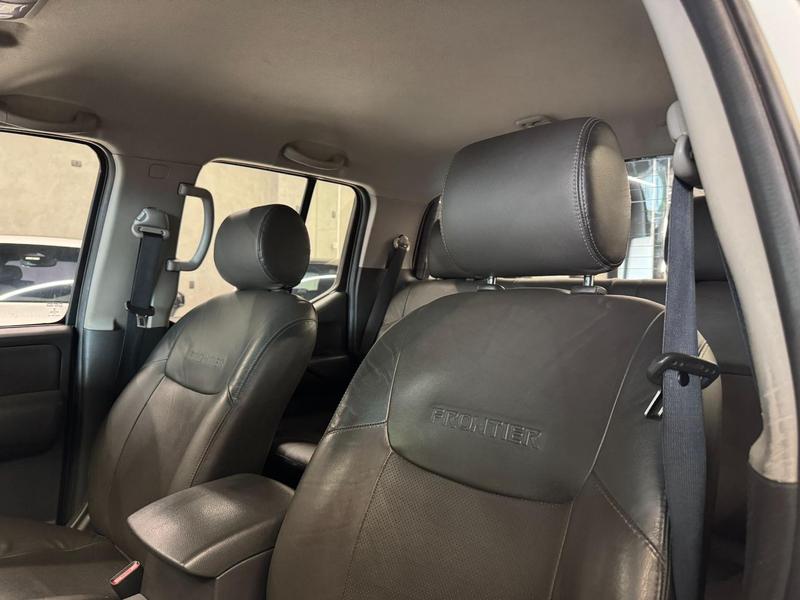Nissan Frontier Sv At.cd 4X4 2.5 Tb Diesel Mec. - foto 18