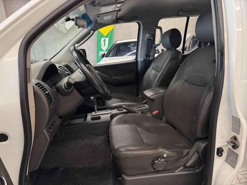 Nissan Frontier Sv At.cd 4X4 2.5 Tb Diesel Mec. - foto 17