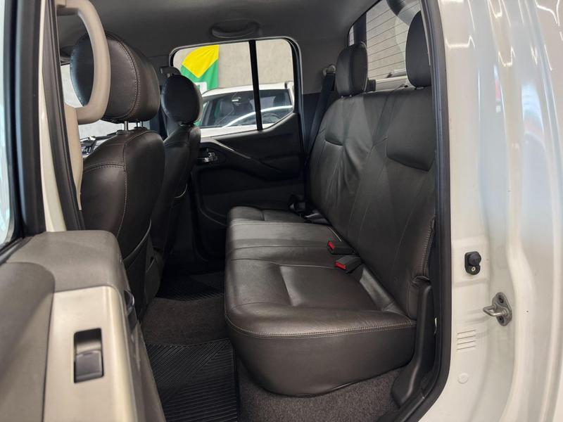 Nissan Frontier Sv At.cd 4X4 2.5 Tb Diesel Mec. - foto 19