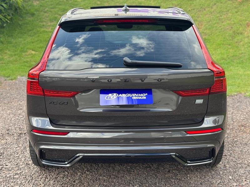 Volvo XC60 T8 R Design - foto 11