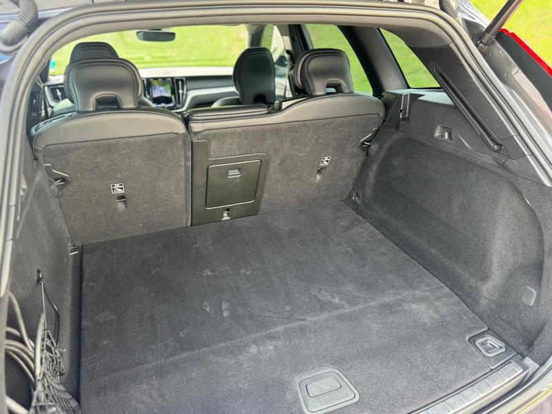 Volvo XC60 T8 R Design - foto 13