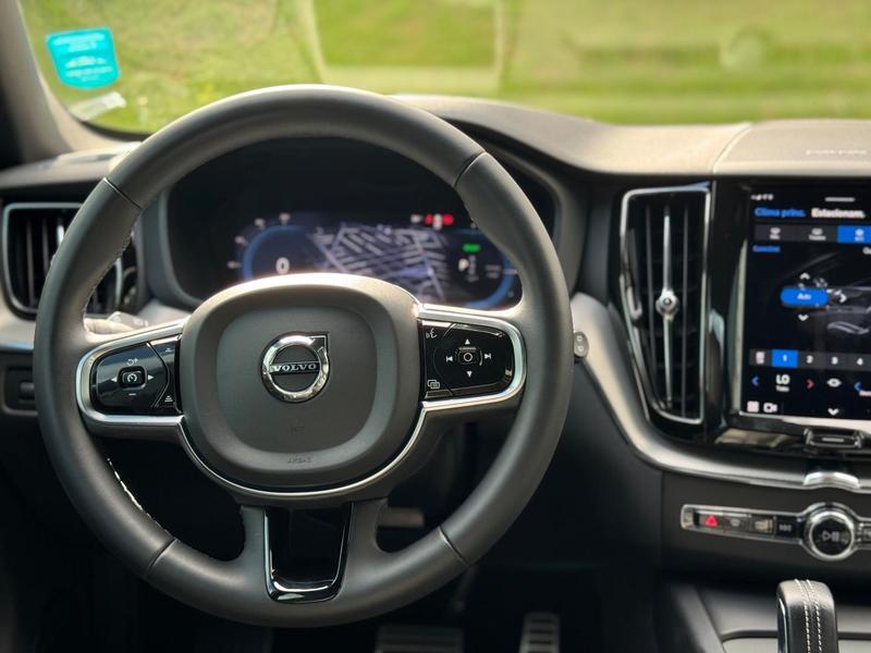 Volvo XC60 T8 R Design - foto 15