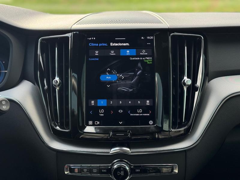 Volvo XC60 T8 R Design - foto 16