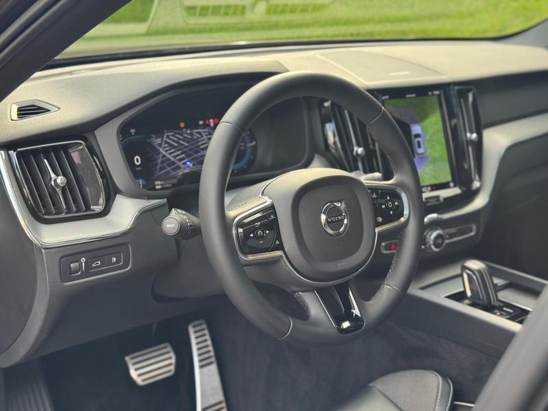 Volvo XC60 T8 R Design - foto 20