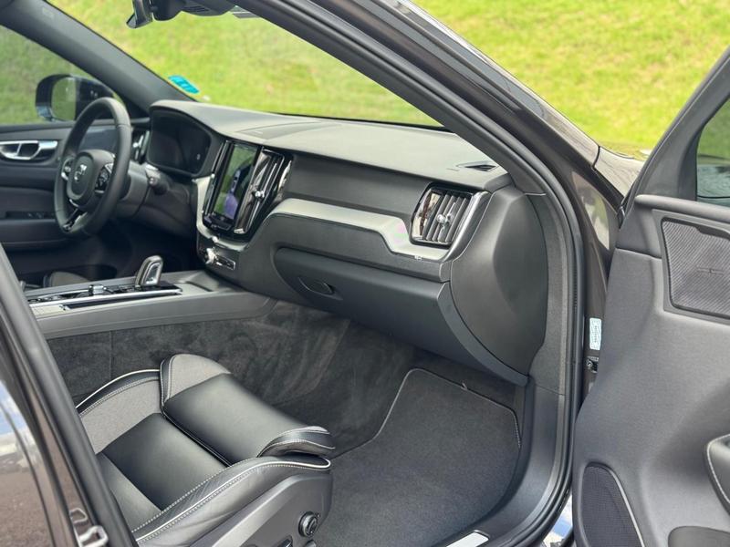 Volvo XC60 T8 R Design - foto 6