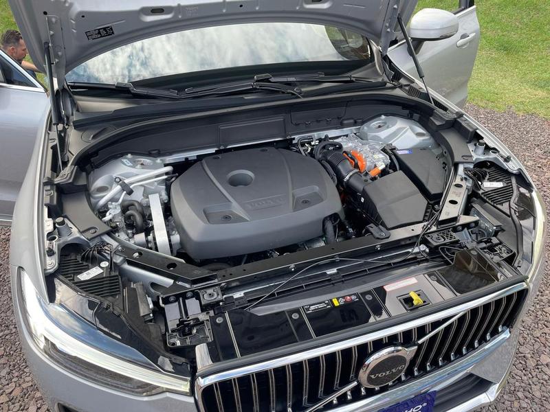 Volvo XC60 T8 Plus - foto 5