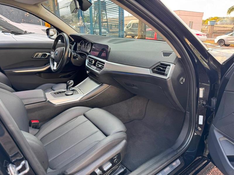 BMW 320i - foto 8