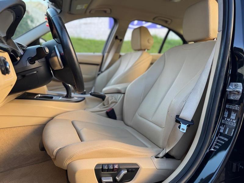 BMW 320i Active Flex - foto 19