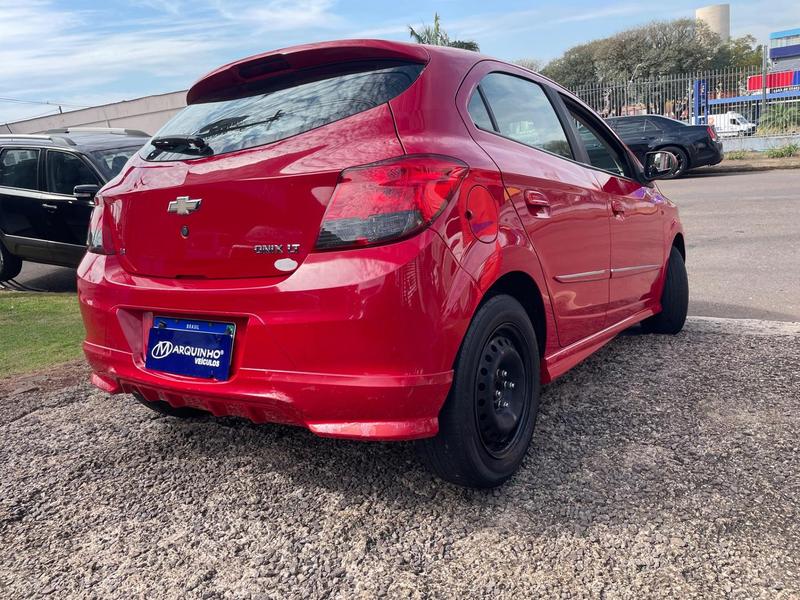 Chevrolet Onix Hatch Ls 1.0 8V Flexpower 5P Mec. - foto 3
