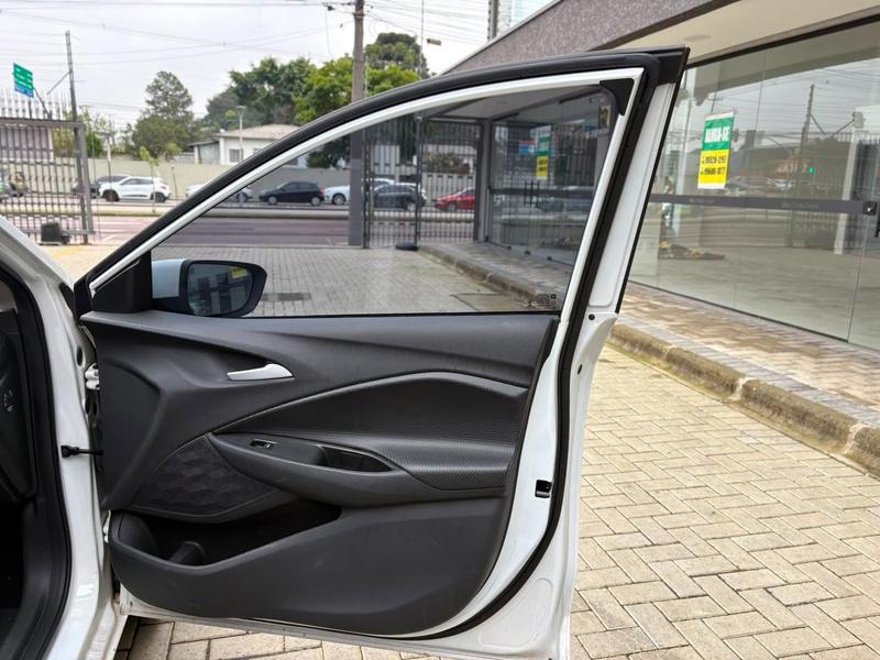 Chevrolet Onix Plus 10tat - foto 11