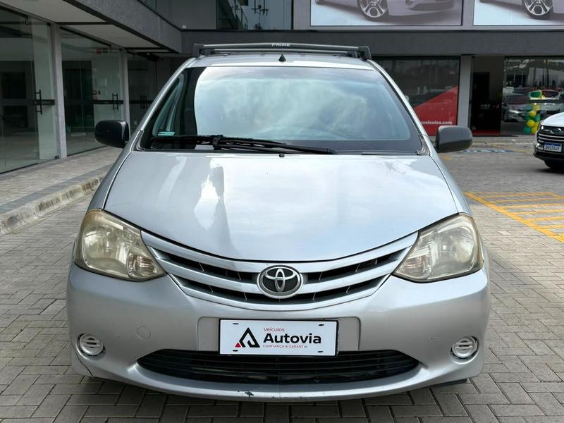 Toyota Etios Hb X - foto 2