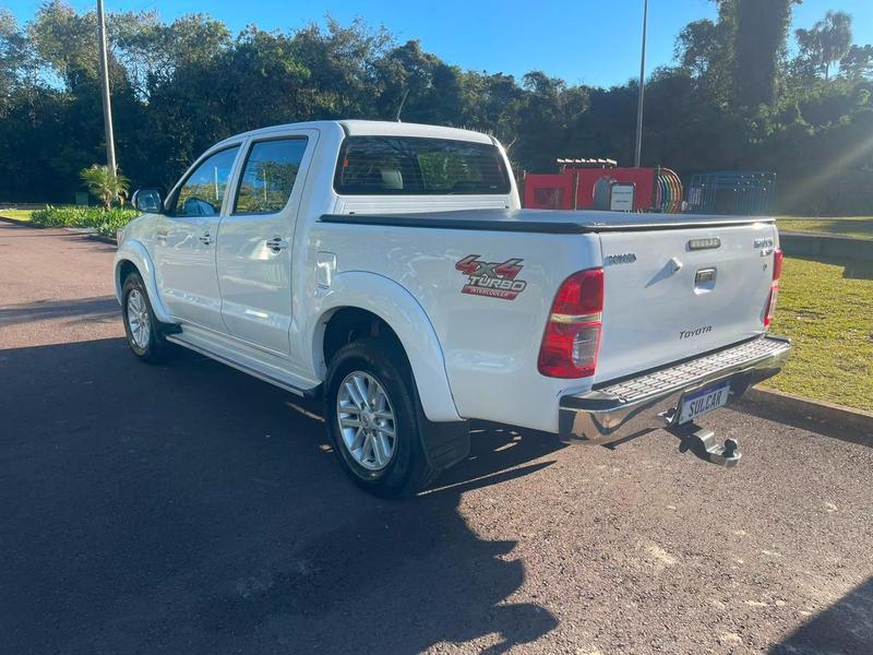 Toyota Hilux Cd Srv D4 D 4X4 3.0 TDI Diesel Automático - foto 4