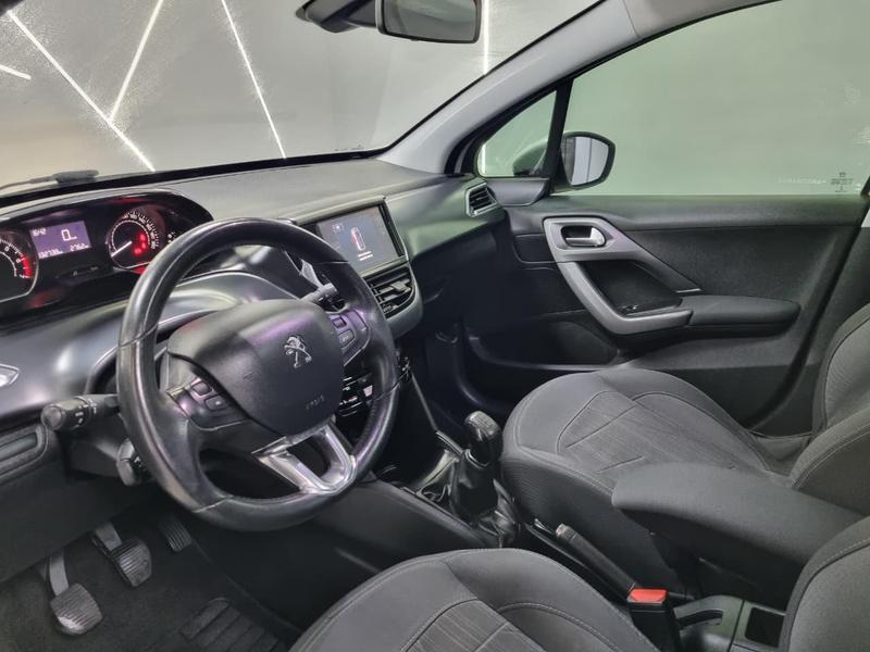 Peugeot 208 Griffe - foto 9