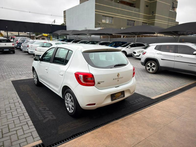 Renault Sandero Expression 1.0 - foto 4