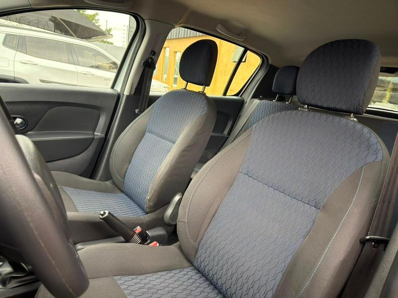 Renault Sandero Expression 1.0 - foto 9