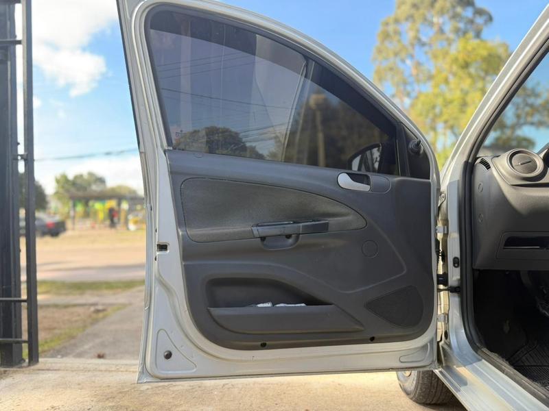 Volkswagen Gol 1.0 City G 6 76cv - foto 7