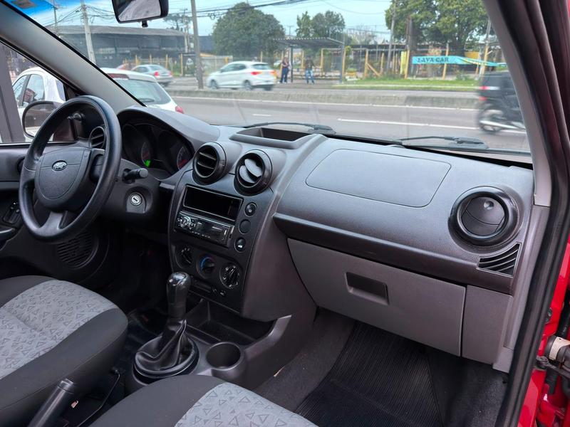 Ford Fiesta 1.6 MPI Class Sedan 8V Flex 4P Manual - foto 15