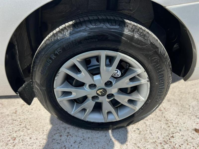 Renault Logan Expression 1.0 - foto 15