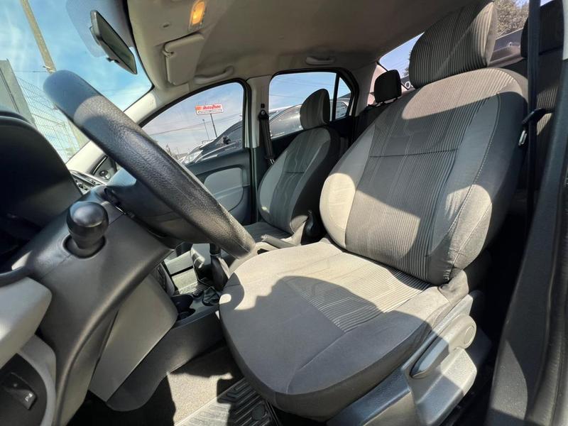 Renault Logan Expression 1.0 - foto 9