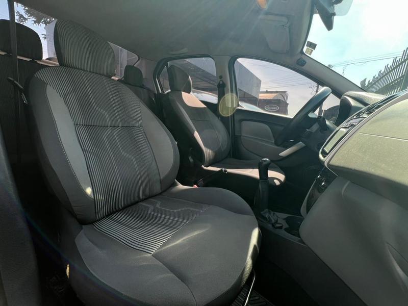 Renault Logan Expression 1.0 - foto 13