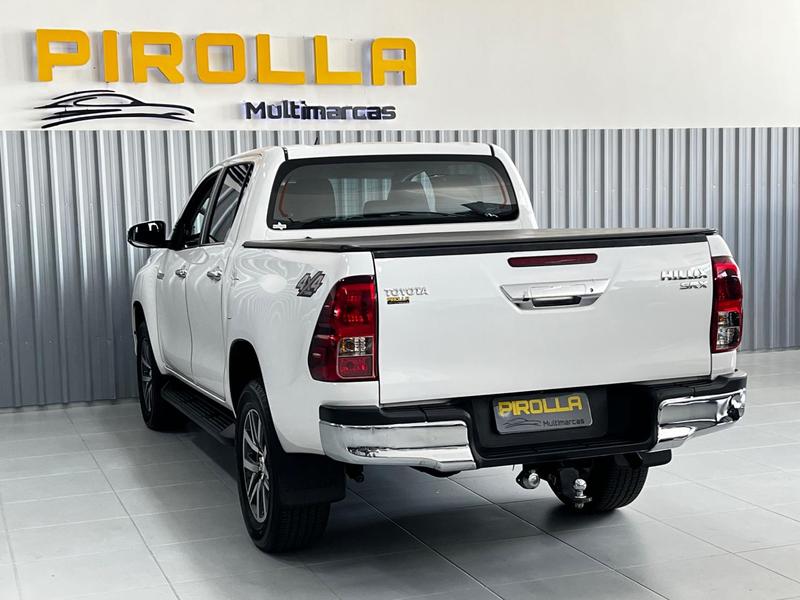Toyota Hilux Srx Cd 4X4 Automático - foto 4