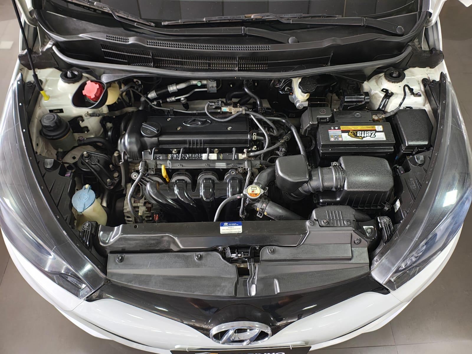 HYUNDAI hb20s 1.6 comfort plus 16v flex 4p manual