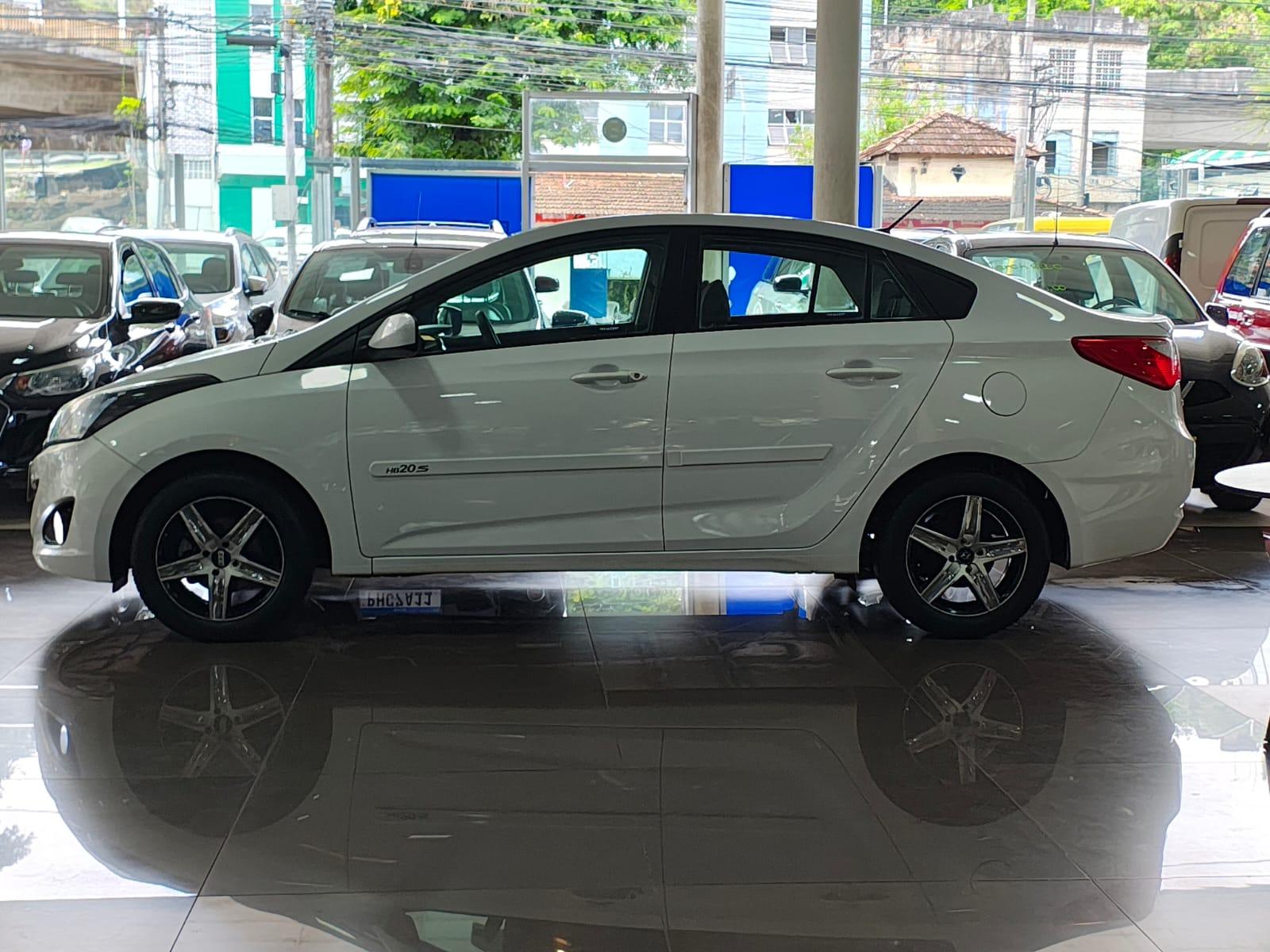 HYUNDAI hb20s 1.6 comfort plus 16v flex 4p manual