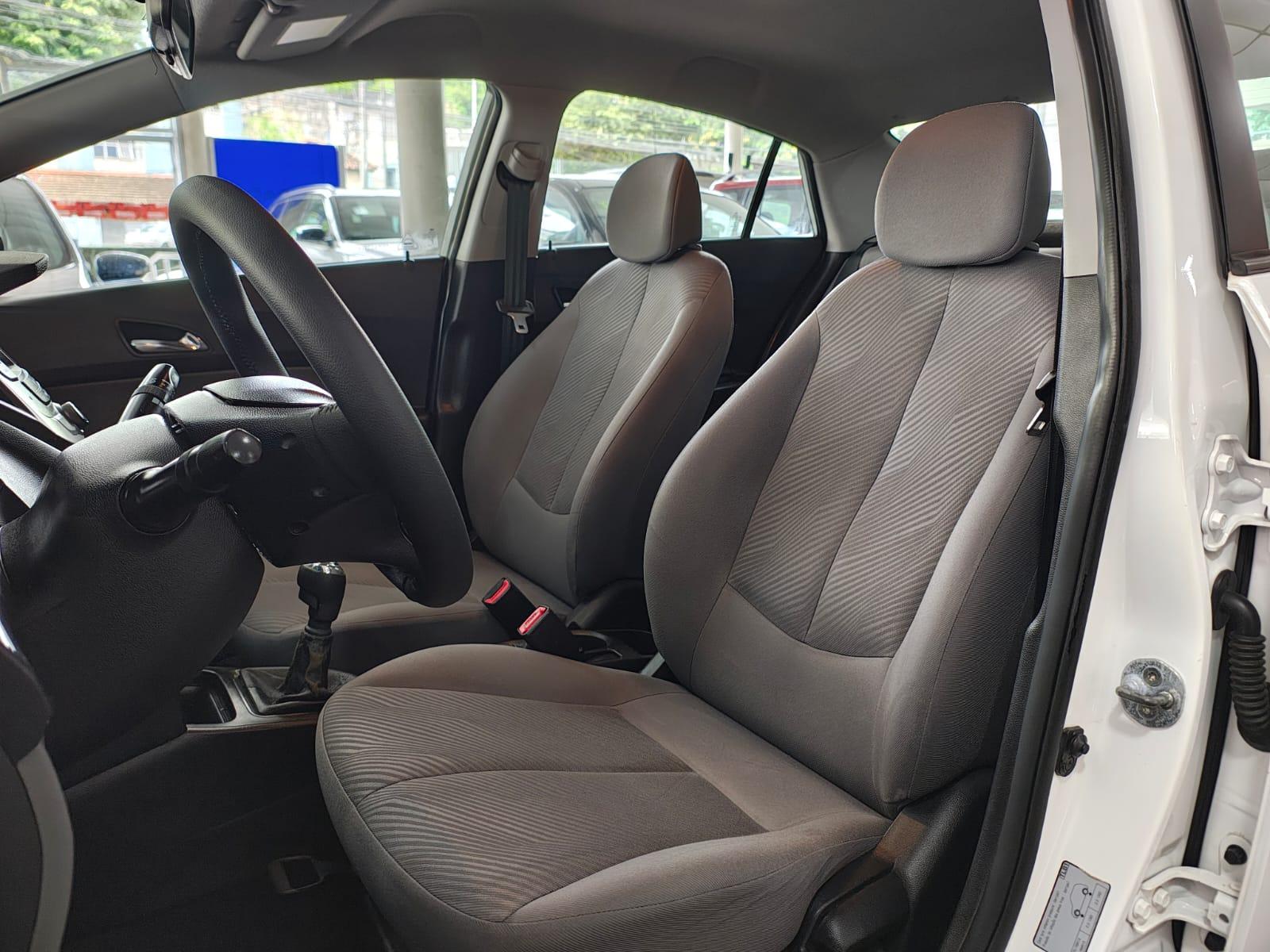 HYUNDAI hb20s 1.6 comfort plus 16v flex 4p manual