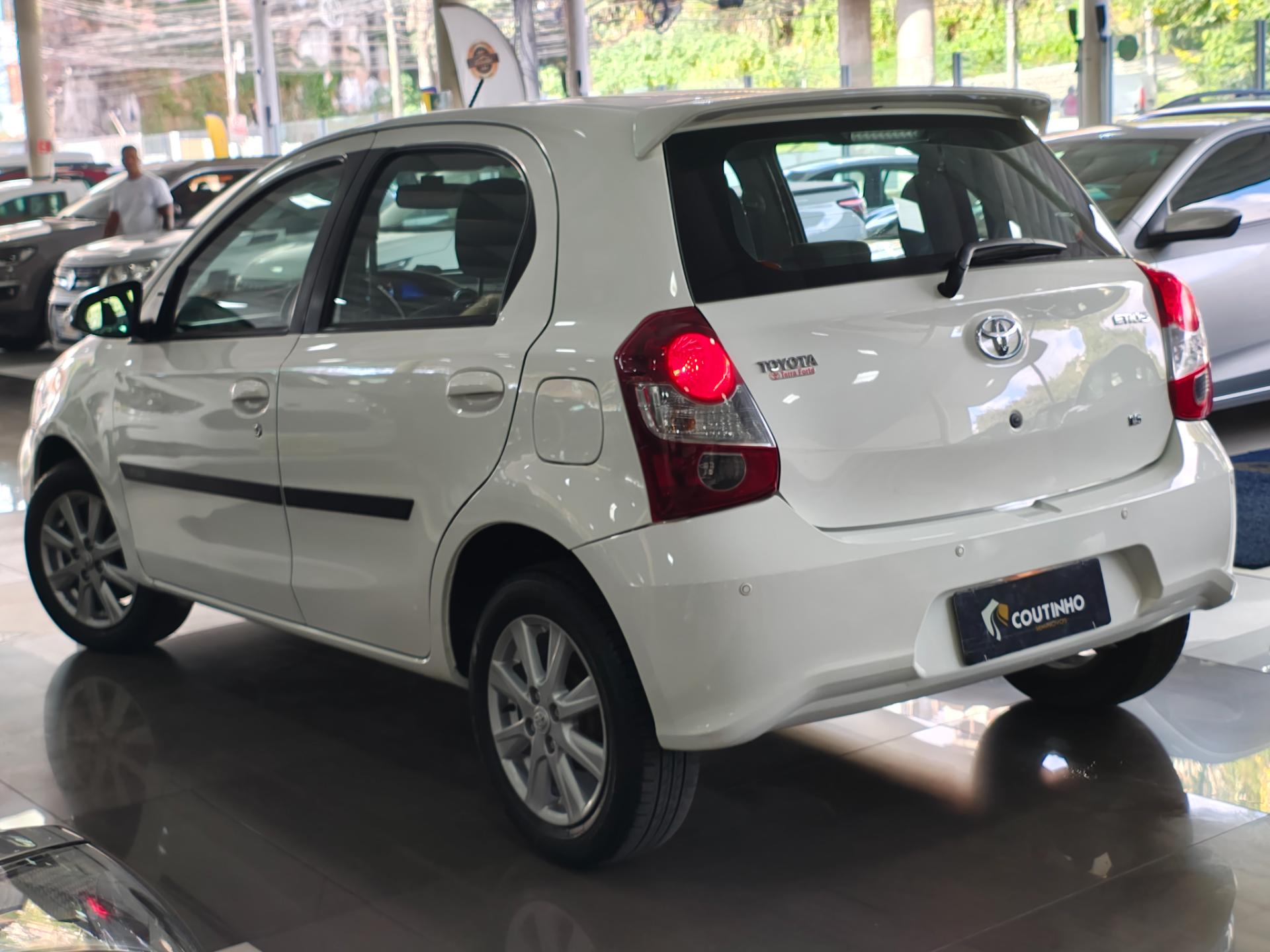 TOYOTA etios hatch x plus 15 at