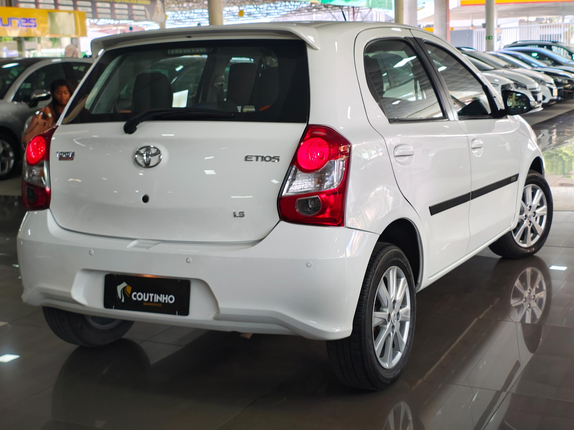 TOYOTA etios hatch x plus 15 at