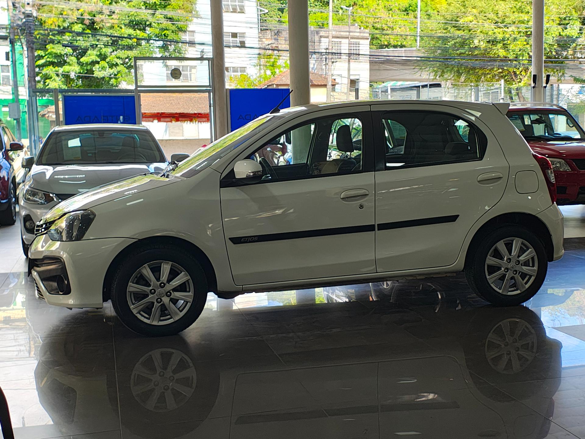 TOYOTA etios hatch x plus 15 at
