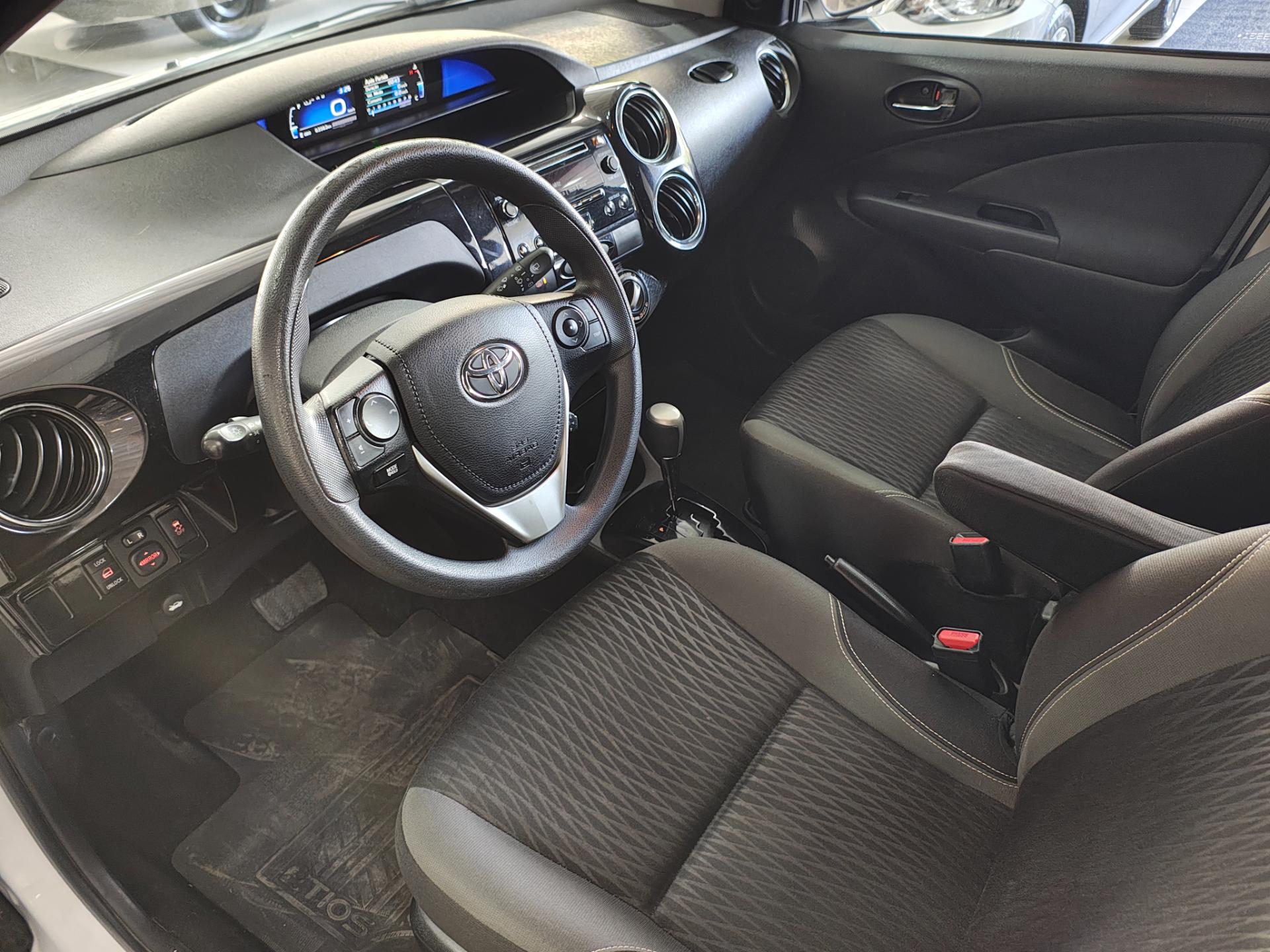 TOYOTA etios hatch x plus 15 at