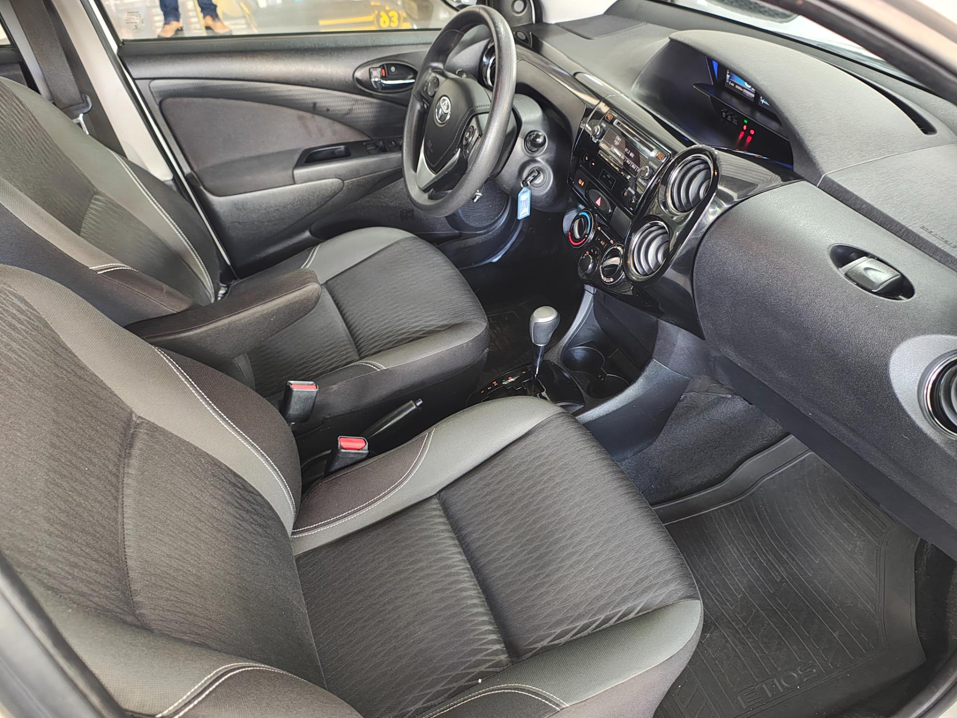 TOYOTA etios hatch x plus 15 at