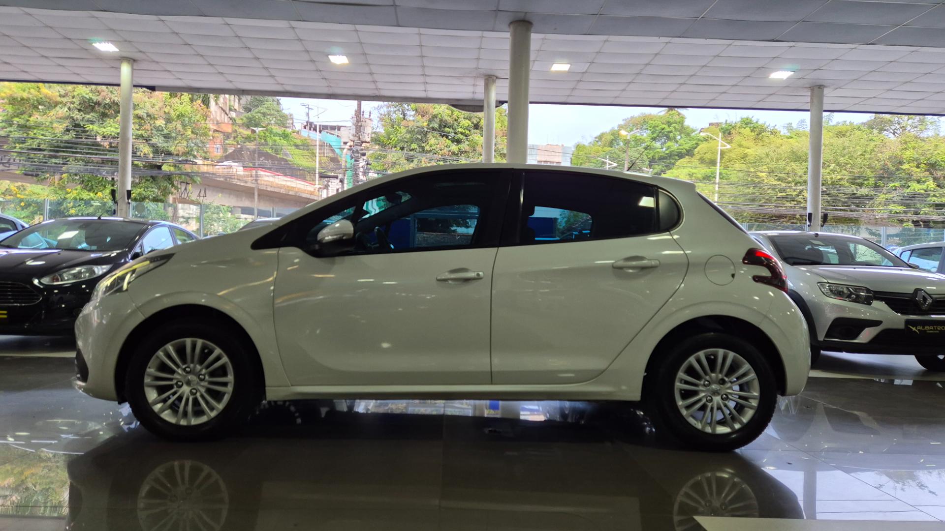 PEUGEOT 208 allure 1.6 flex 16v 5p aut.
