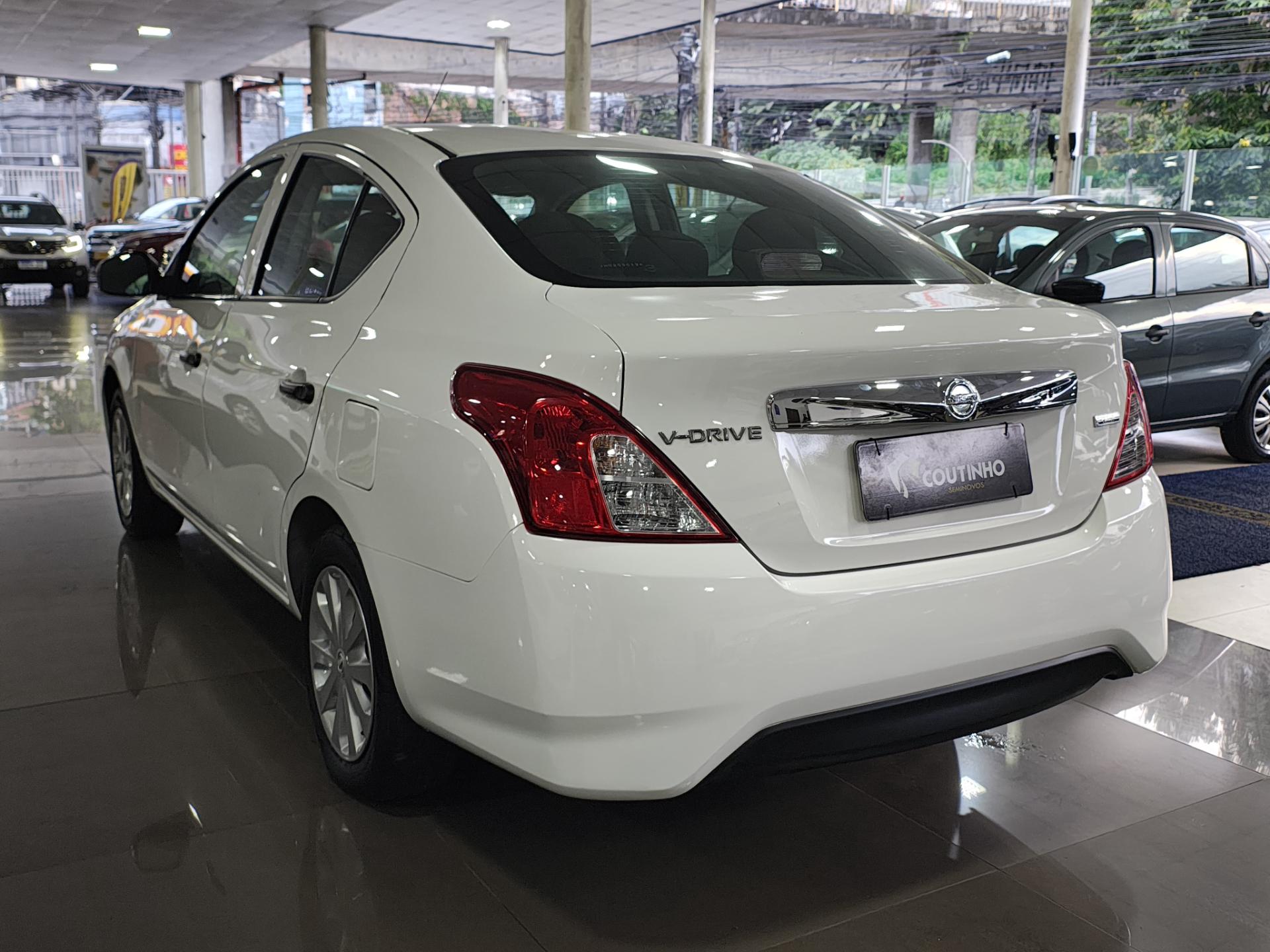 NISSAN VERSA